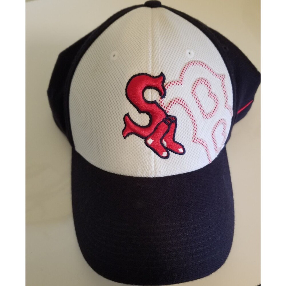 Boston Red Sox NIKE Baseball Cap Hat Embroidered Logo Nike Team Gear Adult